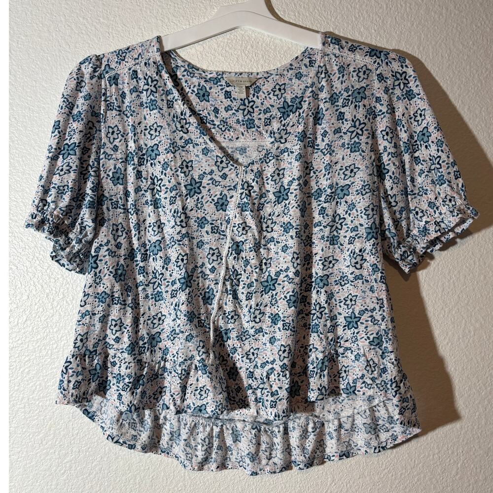 Lucky Brand Size L White Blue Floral Short Sleeve Ruffle-Hem V-Neck Blouse Top